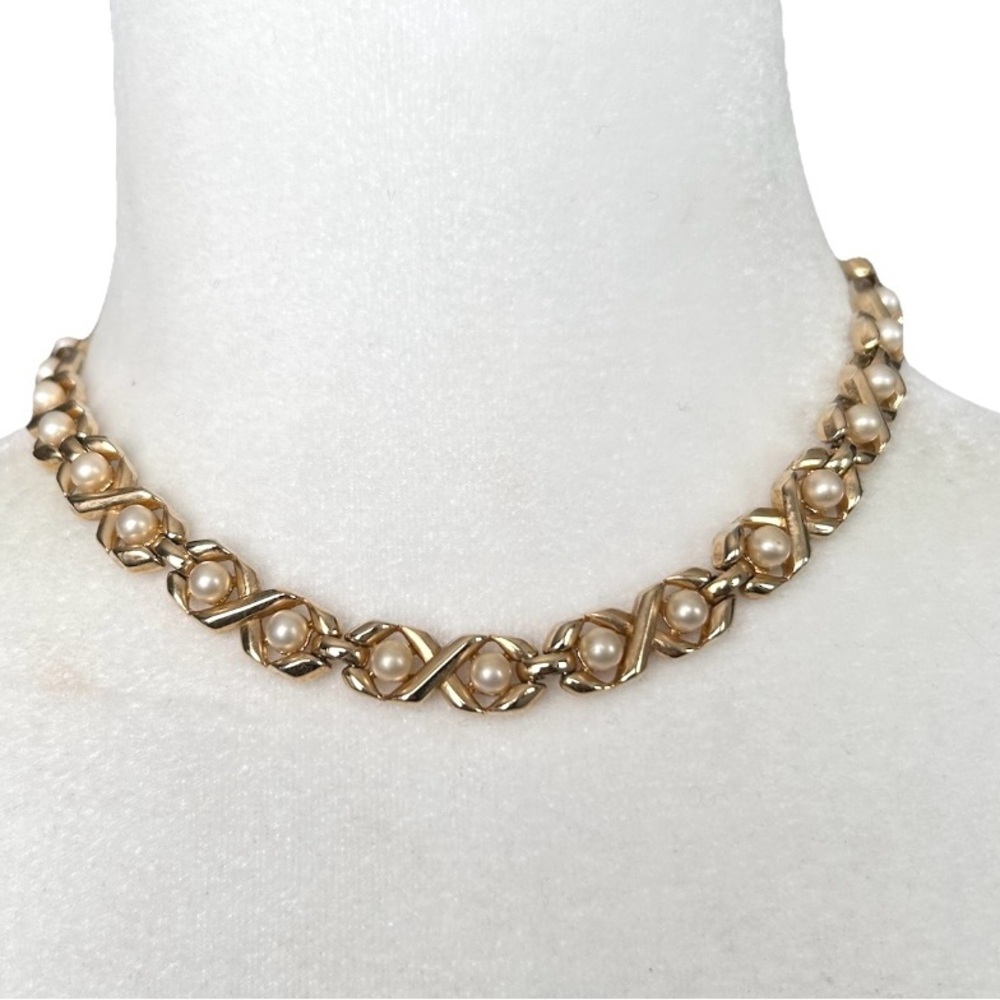 Vintage Trifari Gold Tone Pearl Collar 16 in Necklace Signed Hook Clasp